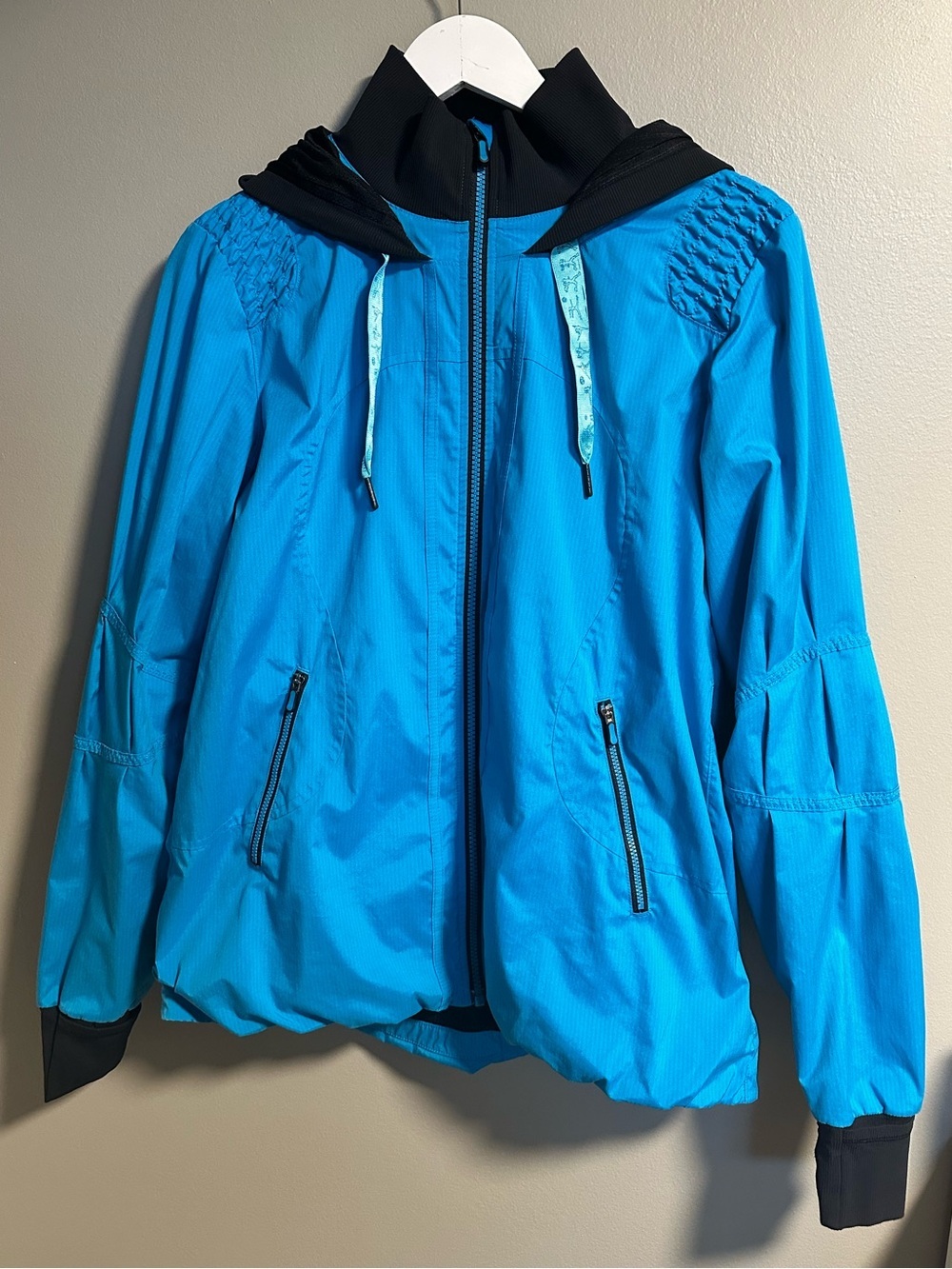 Lululemon Track and Field Hooded Pleat Jacket Size 10 In Blue
